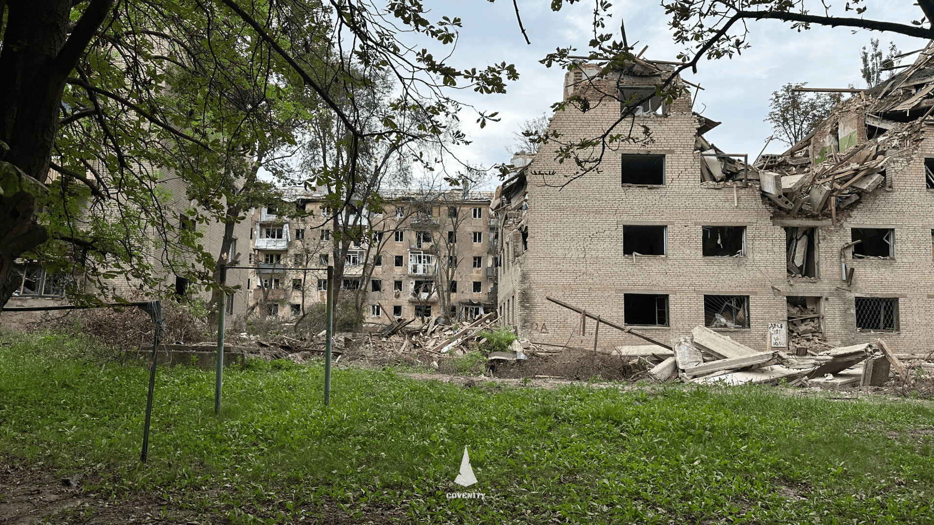 Війна руйнує будинки, але не здатна зруйнувати людську надію, коли поруч є ті, хто простягає руку допомоги.